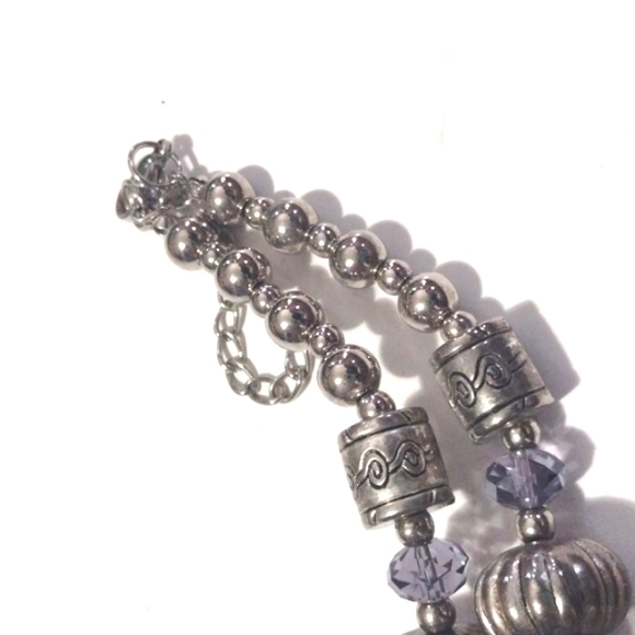 SHADES OF PURPLE AND SILVER BEADED HEAVY NECKLACE WITH SILVER DISCS - Picture 5 of 8